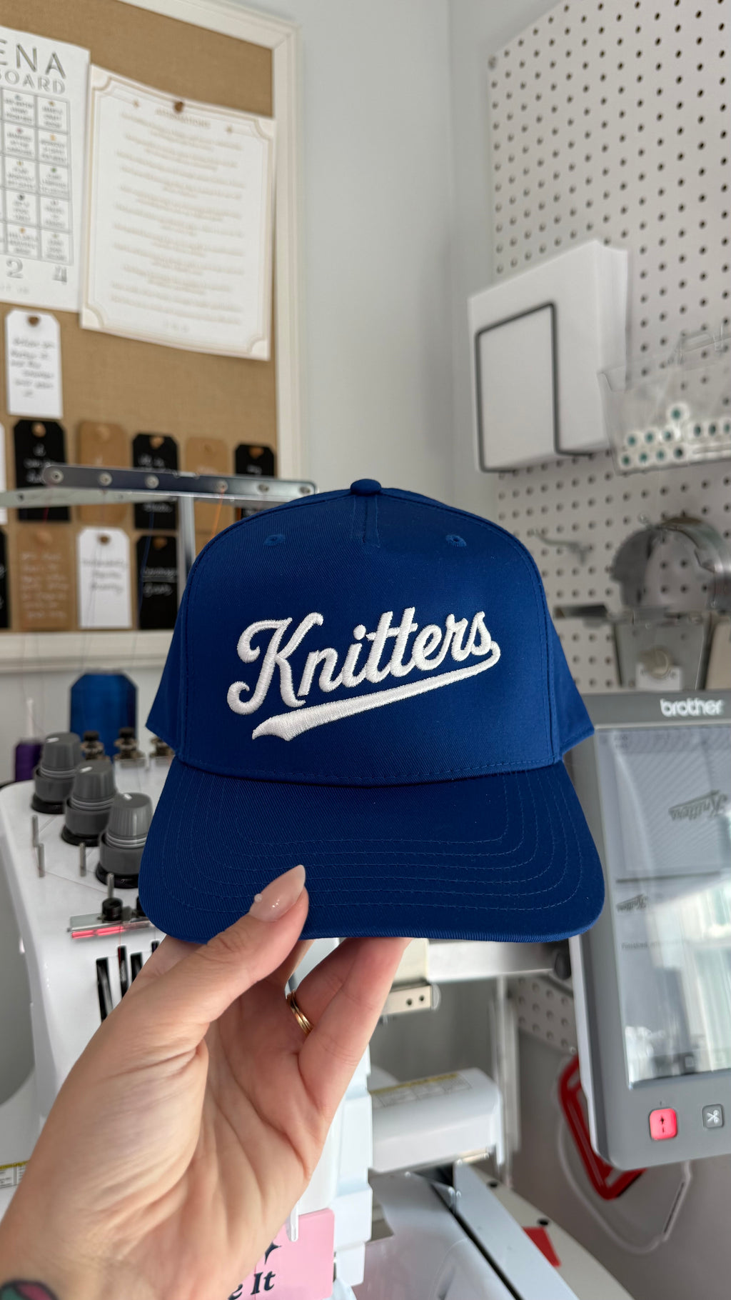 LA Knitters – Royal Structured Hat – White Embroidery | TIMI