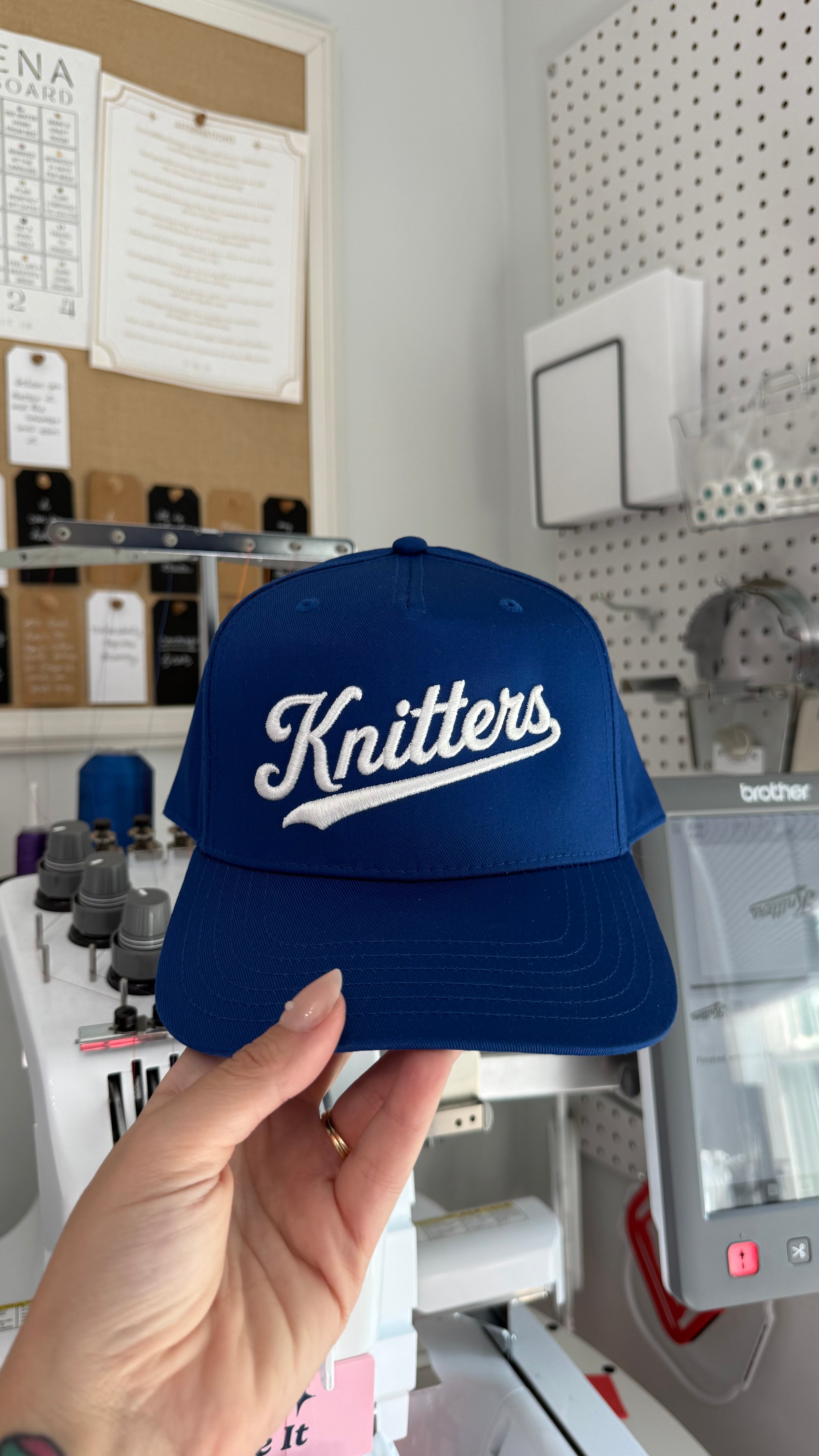 LA Knitters – Royal Structured Hat – White Embroidery | TIMI