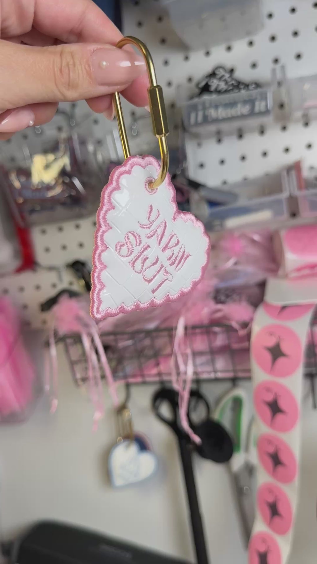 Yarn Slut – White Croc Heart Bag Tag – Pink Embroidery | TIMI